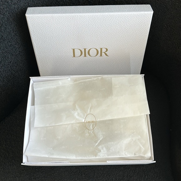 Gift box with tissue - Dior - Picture 5 of 5